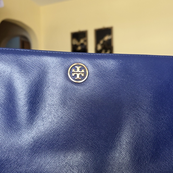 Tory Burch Robinson Blue Leather Envelope Wallet - Picture 5 of 7